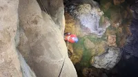 Umrlega potapljača ponoči prenesli iz &Scaron;kocjanskih jam, sodelovalo več kot sto ljudi (VIDEO)