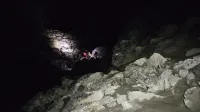 Umrlega potapljača ponoči prenesli iz &Scaron;kocjanskih jam, sodelovalo več kot sto ljudi (VIDEO)