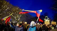 Protestniki pred ameri&scaron;ko ambasado v Ljubljani: "Nasprotujemo krvavemu imperializmu!" (GALERIJA)