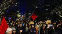 Protestniki pred ameri&scaron;ko ambasado v Ljubljani: "Nasprotujemo krvavemu imperializmu!" (GALERIJA)