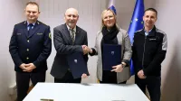 (FOTO) Ministra podpisala dogovor o prenosu plovila Rab 830 patrol