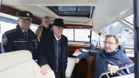 (FOTO) Ministra podpisala dogovor o prenosu plovila Rab 830 patrol
