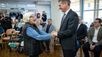 Predsedniku vlade v DSO Izola zapela tudi Marjetka Popovski (GALERIJA)