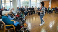 Predsedniku vlade v DSO Izola zapela tudi Marjetka Popovski (GALERIJA)