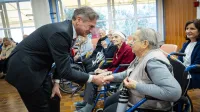 Predsedniku vlade v DSO Izola zapela tudi Marjetka Popovski (GALERIJA)
