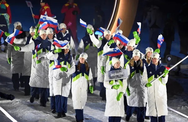 Odprtje zimskih olimpijskih iger: Slovenci mimohod opravili na treh lokacijah