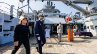 Francoska mornarica se v Kopru razkazuje z ladjo Loire (FOTO)
