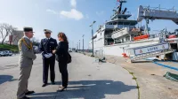 Francoska mornarica se v Kopru razkazuje z ladjo Loire (FOTO)