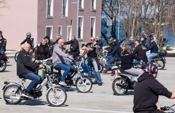 "Iz mesta na morju, korak za korakom, na&scaron; Tomos osvojil je svet!" (FOTO, VIDEO)