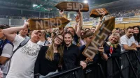 Nekdo je ubil Spider-mana: Max Pezzali razprodal Bonifiko (FOTOGALERIJA)