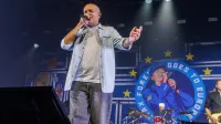 Nekdo je ubil Spider-mana: Max Pezzali razprodal Bonifiko (FOTOGALERIJA)