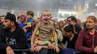 Nekdo je ubil Spider-mana: Max Pezzali razprodal Bonifiko (FOTOGALERIJA)
