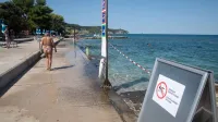 Zaradi fekalnega onesnaženja odsvetujejo kopanje na dveh izolskih kopali&scaron;čih (GALERIJA)