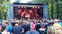 Punk rock med udarnimi sporočili in namakanjem v Soči