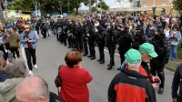 Proslavo ob dnevu suverenosti zasenčili žvižgi. Protestnico oglobili za 1750 evrov.