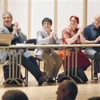Okroglo mizo so s svojimi prispevki zaznamovali dr. Alenka Fikfak, dr. Davorin Gazvoda, dr. Božena Lipej, dr. Marija Markeš in dr. Dušan Plut (na sliki z leve). Dogodek je pred dnevi napolnil veliko dvorano glasbenega in baletnega konservatorija v Ljubljani, pospremil ga je obširen zbornik.