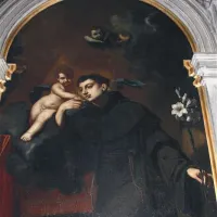 Podoba sv. Antona v frančiškanski cerkvi sv. Ane v Kopru; zgodovinarji domnevajo, da je koprske frančiškane ustanovil prav sv. Anton Padovanski, ko se je 1229 mudil v teh krajih