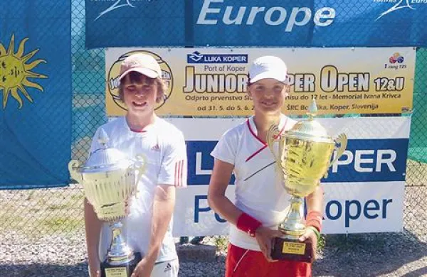 Najboljša na 3. Junior Koper Open - Nemec Samuel Sippel  (levo) in Slovenka Hana Mraz