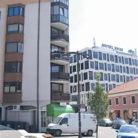 Tudi na novem hotelu Kras stojijo bazna postaja in antene za mobilno telefonijo