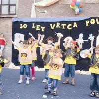 Malčki so okroglo obletnico praznovali s pesmijo in gibanjemi