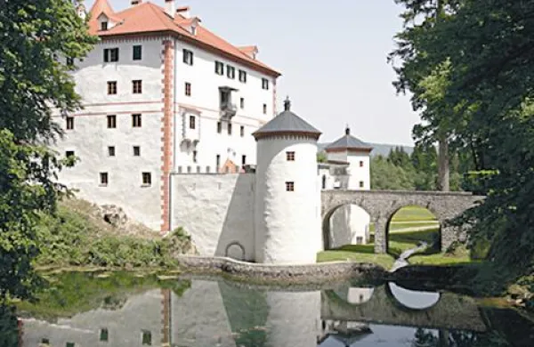 Grad Snežnik je od leta 1983 kot muzej dostopen tudi javnosti