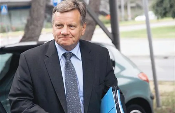 Hartmut Mehdorn trdi, da Deutsche Bahna ne bo zraven