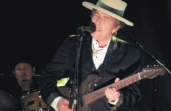 Bob Dylan: slovesa ni, je le  vračanje