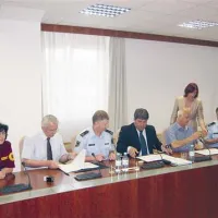 Za večjo varnost na Krasu si prizadevajo (z leve): vodja službe Občinske inšpekcije in redarstva Silvana Zadel,   Matija Potokar, komandir Policijske postaje Sežana Jože Muhič,  Davorin Terčon,  Zvonko Benčič - Midre in komandir Policijske postaje Kozina Marjan Pelko