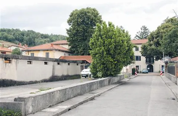 Za gradnjo novega objekta (levo), kamor se bodo vselili uprava in kustosi, je država prispevala 1,6 milijona evrov 