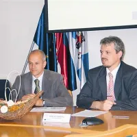 Vodja LPC Pivka Janko Boštjančič (levo) in pivški župan Robert Smrdel