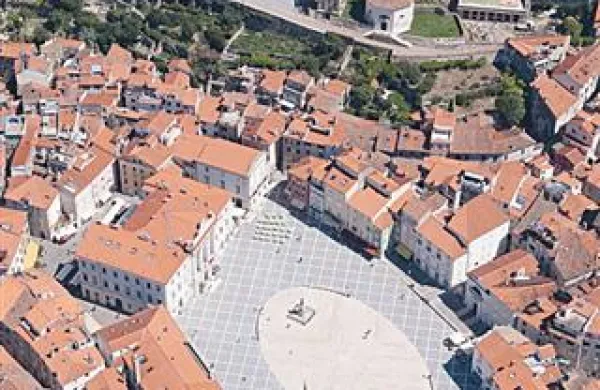 Dražbe piranske občine se je udeležilo šest dražiteljev, a prodali so le dve nepremičnini