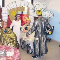 “Oštja, je trdo to jabolko!” je dejal kralj Romeu, ki je prišel z zlatim jabolkom  prosit za roko njegove hčere, kraljične Julije