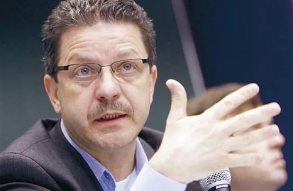 Konrad Kuštrin, Fides: “Na polovico nižje plačilo ne bomo pristali.”