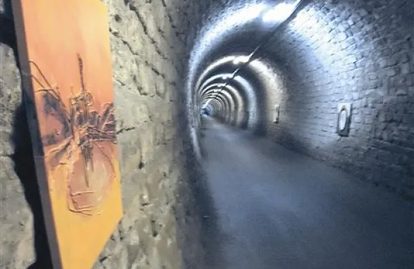 Nenavadna, kilometer dolga razstava v predoru med Portorožem in Strunjanom