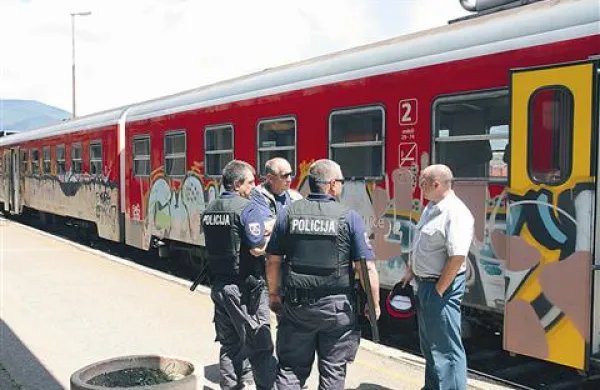 Osumljenca umora v Ljubljani so policisti iskali tudi na železniških postajah na Primorskem, saj so menili, da bi lahko pobegnil v Italijo