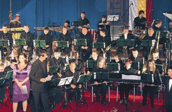    Orkester rudarjev, ki je botroval čarobnemu vstopu v poletno noč
