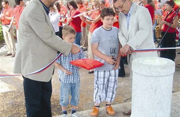 Lovrič in Bucik sta odprla vodnjak in “špino” 