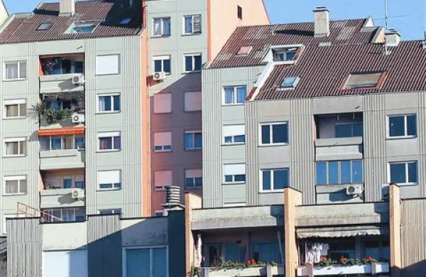 Vsakdo lahko kuka po naših nepremičninah na spletnem naslovu: http://e-prostor.gov.si