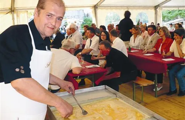 Sandi Tripar je za goste na otvoritvi festivala pripravil fritajo s tartufi