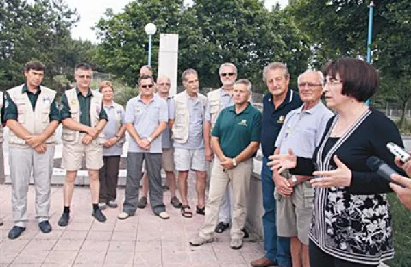Tako je pohodnike Ankaran-Triglav lani na Fernetičih pozdravila ministrica Ljubica Jelušič