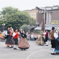 Na Bevkovem trgu so se zavrteli tudi plesalke in plesalci folklorne skupine Gartrož