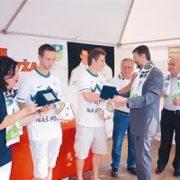 Župan Dragan Valenčič je podelil priznanja Vasji Kruhu (desno ob županu), Valterju Birsi in Timu Matavžu