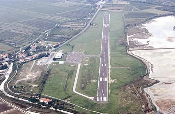 Letališka steza je bila preozka za avstrijsko cesno