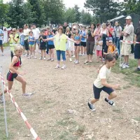 Lara Strgaršek (levo) v najostrejšem ovinku