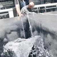 V mestih vročina še huje pritiska kot na podeželju 