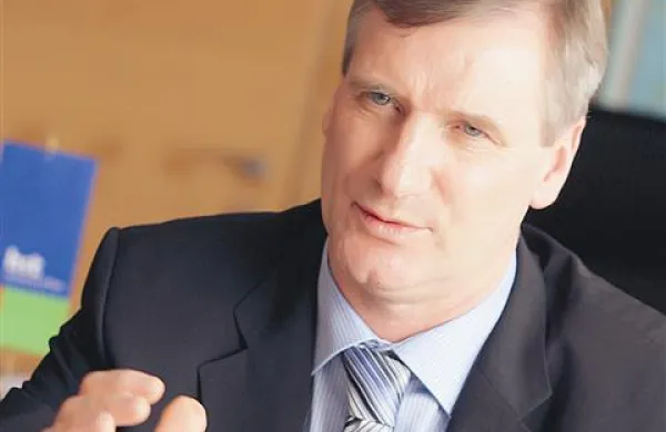 Drago Podobnik, prvi mož Hita,  je SIDS vnovič povabil k podpisu dogovora o nižanju plač, a ni pripravljen čakati v nedogled