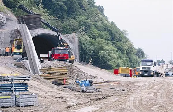 Na Komisiji KS Žusterna pravijo, da je miniranje na območju predora predvidel tudi Državni lokacijski načrt 