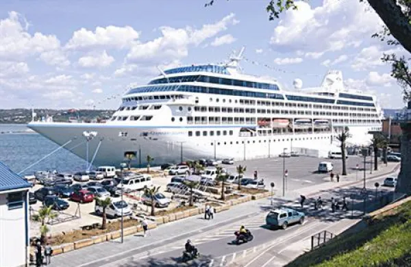 Še ena stara znanka koprskega pristanišča, Azamara Journey