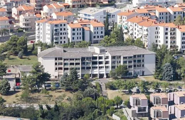 V obalnem domu upokojencev se bojijo, da bodo zaradi gradnje novega doma v Olmu obsojeni na hiranje