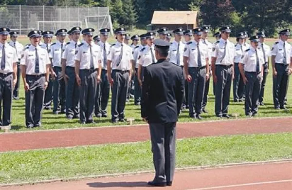 Na Primorsko 26 novih policistov